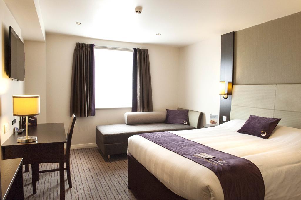 Premier Inn Manchester - Prestwich Eksteriør bilde