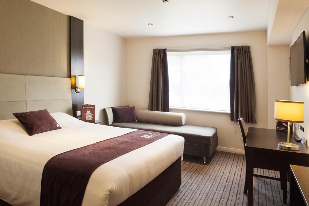 Premier Inn Manchester - Prestwich Eksteriør bilde