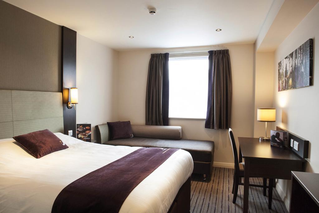 Premier Inn Manchester - Prestwich Eksteriør bilde